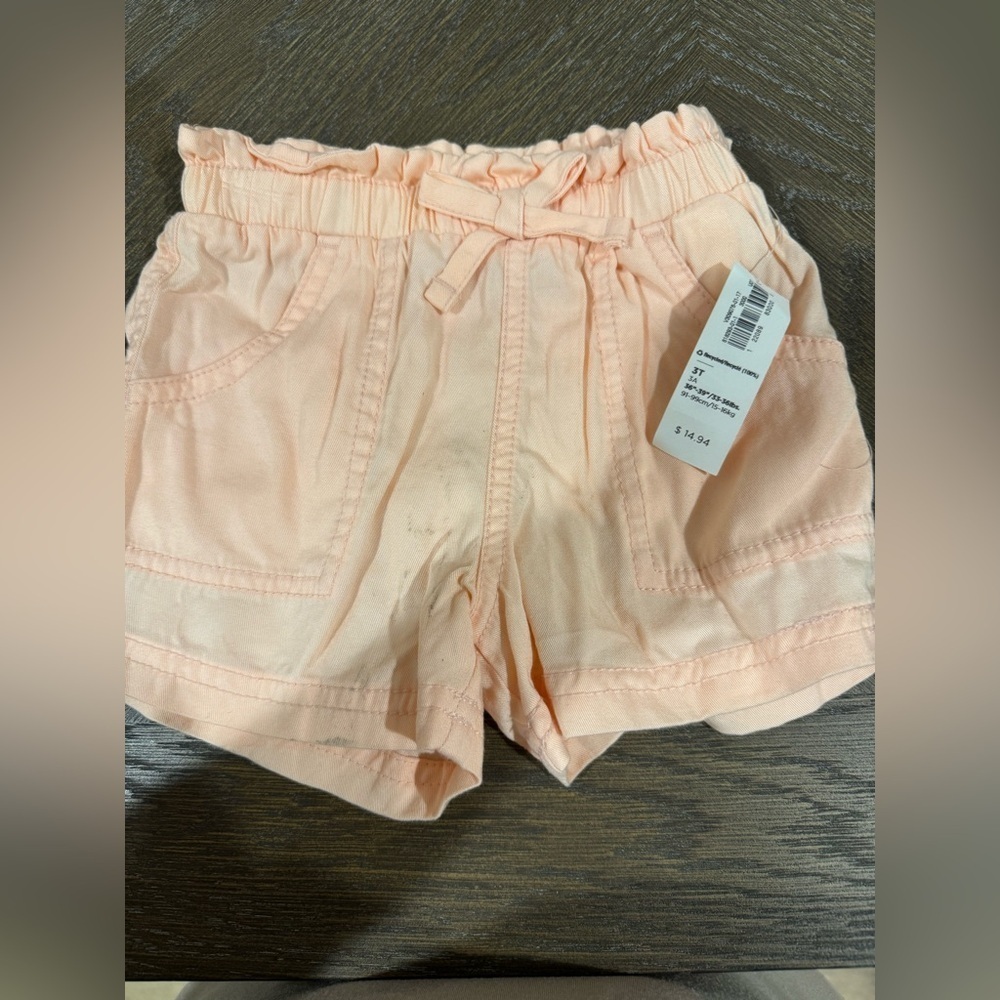 Old Navy Toddlers Girl Shorts. Peach. NWT. Size 3T